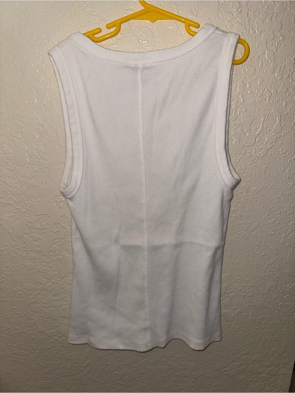 Universal Thread White Ribbed Scoop Tank - Picture 3 of 7